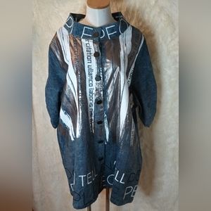 Darkwin Fancy fashionable top Blouse Blue/White Button Up Women's Size 1 Pockets